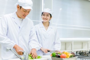 【北海道・富良野でリゾートバイト】洋食調理のお仕事♪