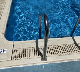 【離島でリゾートバイト】夏限定のプールスタッフ募集!