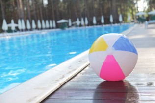 夏案件!人気のプール監視員スタッフの募集!!