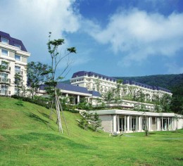 【食事2食無料】【未経験歓迎】山中湖で住み込みバイト!