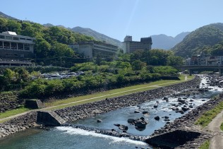 箱根湯本中心部に位置する湯宿でレストランホールのお仕事♪