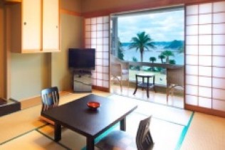 海まで徒歩15分♪人気の観光地・鴨川でレストランのお仕事の募集です♪