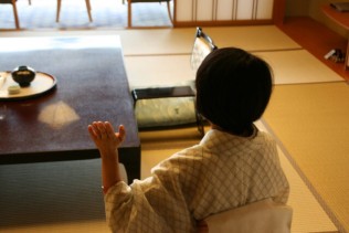 岐阜県の秘境の旅館で仲居のお仕事♪