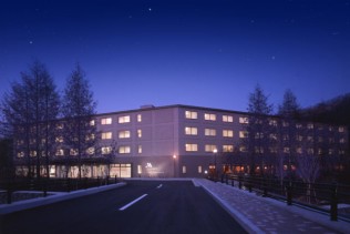 【山中湖でリゾートバイト】フロント募集!『高時給・長期・寮費無料』