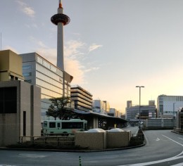京都駅から1駅!周辺環境の良い和風リゾートホテルでのレストラン接客業務!