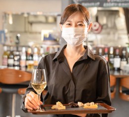 名護市のホテルでレストランスタッフ募集!
