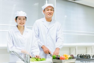 熱川温泉の高台にある温泉宿で調理のお仕事♪