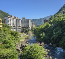 シックなリゾートホテルでレストランホールのお仕事🍴✨
