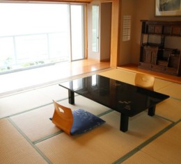 【西伊豆でリゾートバイト】夕日が美しい海沿いのホテルでレストランのお仕事♪