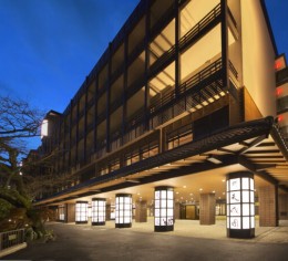 【箱根湯本でリゾートバイト】おもてなしを学べるレストランのお仕事♪