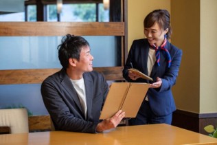 【寮費・光熱費無料】【すぐ働ける】熱海でレストランのお仕事🥬