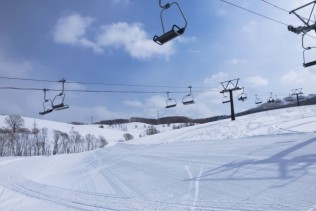 北海道の有名スキー場でリフトスタッフ募集❄