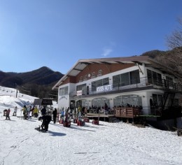 群馬県の岩鞍のスキー場でゲレンデレストラン募集☃※カップル同室相談可
