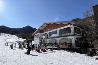 群馬県の岩鞍のスキー場でゲレンデレストラン募集☃※カップル同室相談可