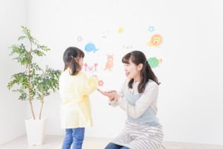 お子様が好きな方にピッタリ🌟スキー場の託児室でのお仕事