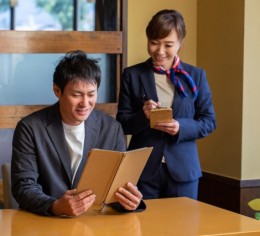 宮古島の空港でカフェスタッフのお仕事!