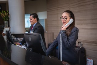 【新規案件】フロントスタッフ2名!