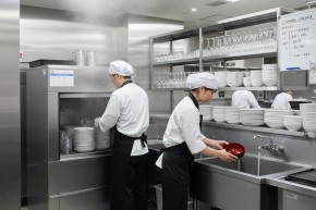 【きれいな個室寮完備】人気観光地・箱根で洗い場スタッフ急募!