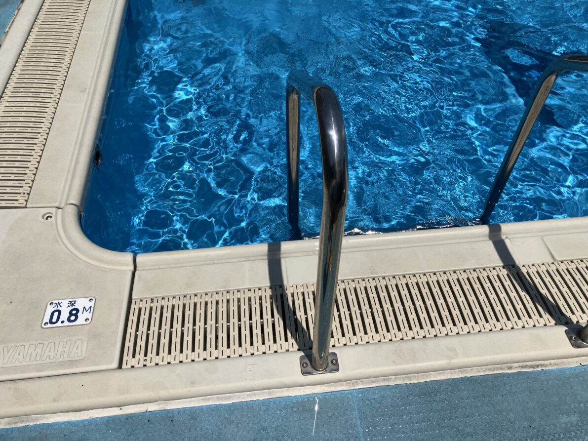 【離島でリゾートバイト】夏限定のプールスタッフ募集！
