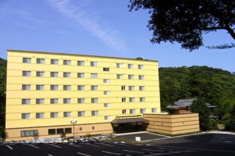 [食事3食提供][担当者が優しい]熱海で兼任スタッフ！