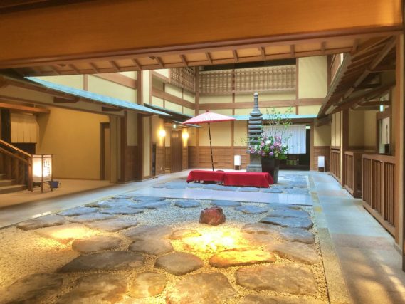 数々の著名人も宿泊した老舗高級旅館！
