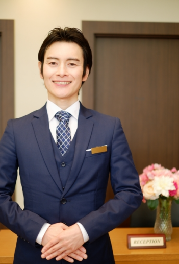 スキー場隣接ホテルでフロントスタッフ募集！
