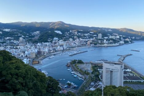 熱川温泉の高台にある温泉宿でレストランのお仕事♪