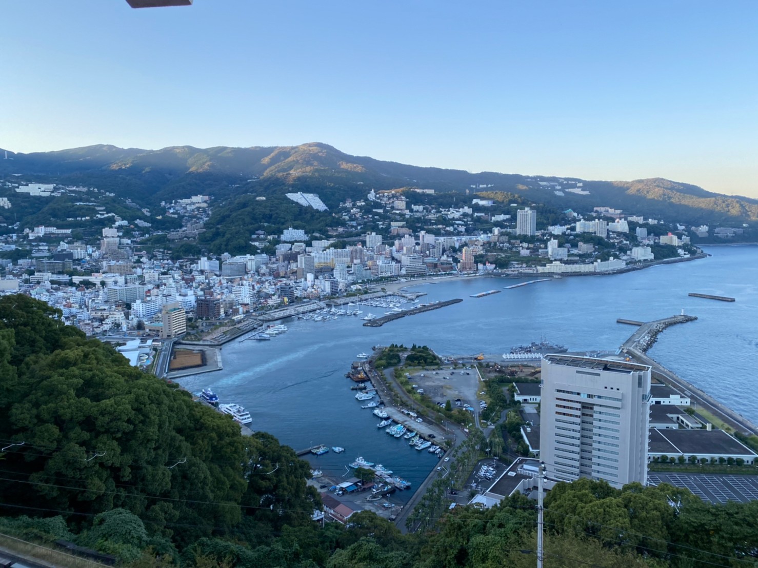 熱川温泉の高台にある温泉宿でレストランのお仕事♪