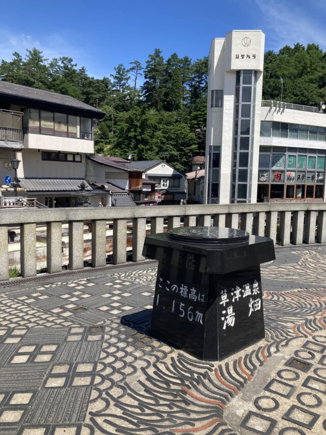 温泉巡りを無料で楽しめる人気勤務地でレストランサービスのお仕事！