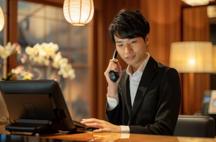 伊豆の絶景を眺めるホテルで予約のお仕事！