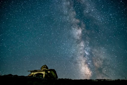 【メディアで話題！星空が美しい宿】山梨県のホテルでフロント募集中！