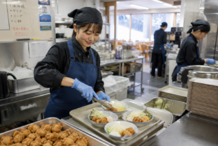 リゾート施設の社員食堂で調理補助のお仕事！