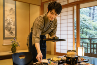 熱海屈指の高級宿で仲居のお仕事！