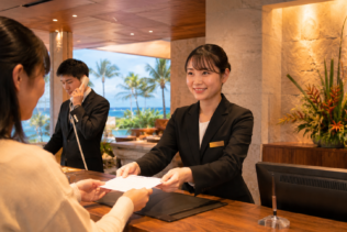 熱海の人気ホテルでナイトフロントのお仕事♪