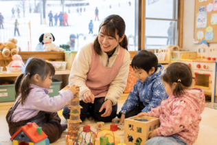 【子供好きな方にピッタリ】スキー場の託児所スタッフ募集！